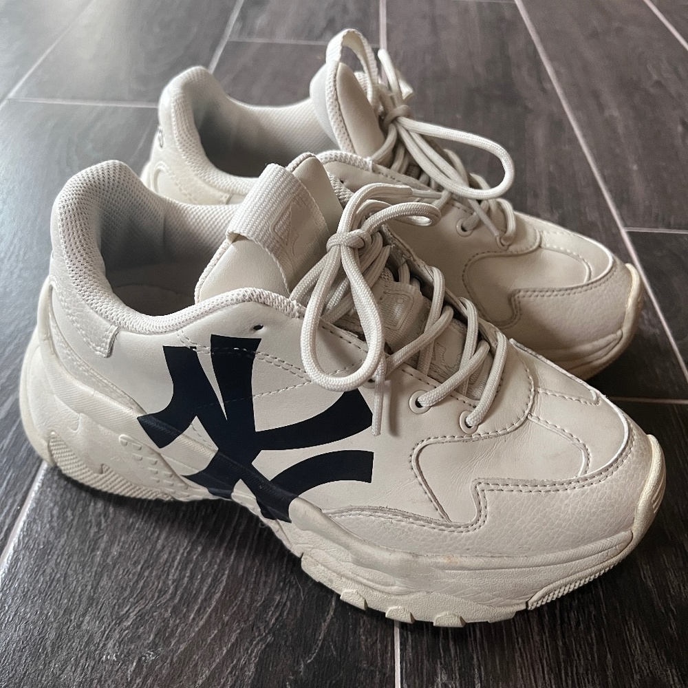 Sneaker